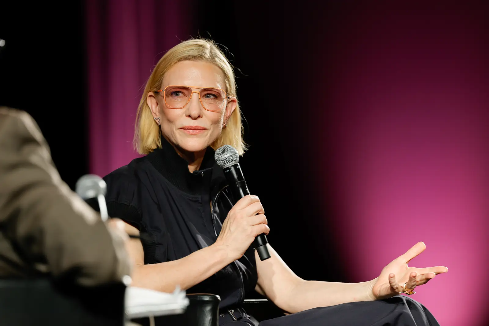 Cate Blanchett a adus vocile cinematografice din exil la Tokyo