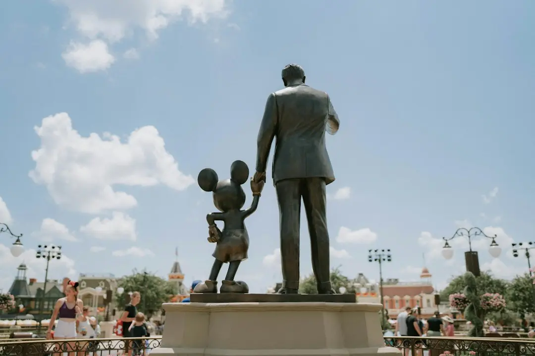 Mickey 17 ajunge pe Hulu: eșec la box office, nouă șansă pe streaming