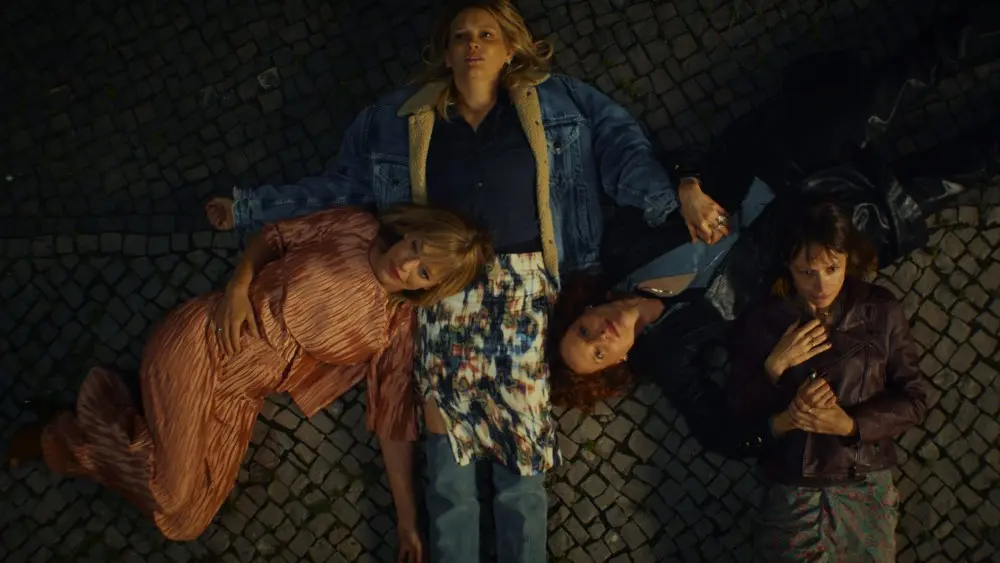 Comedia despre criza vârstei mijlocii „Raging Moms” a dat lovitura pe piața internațională